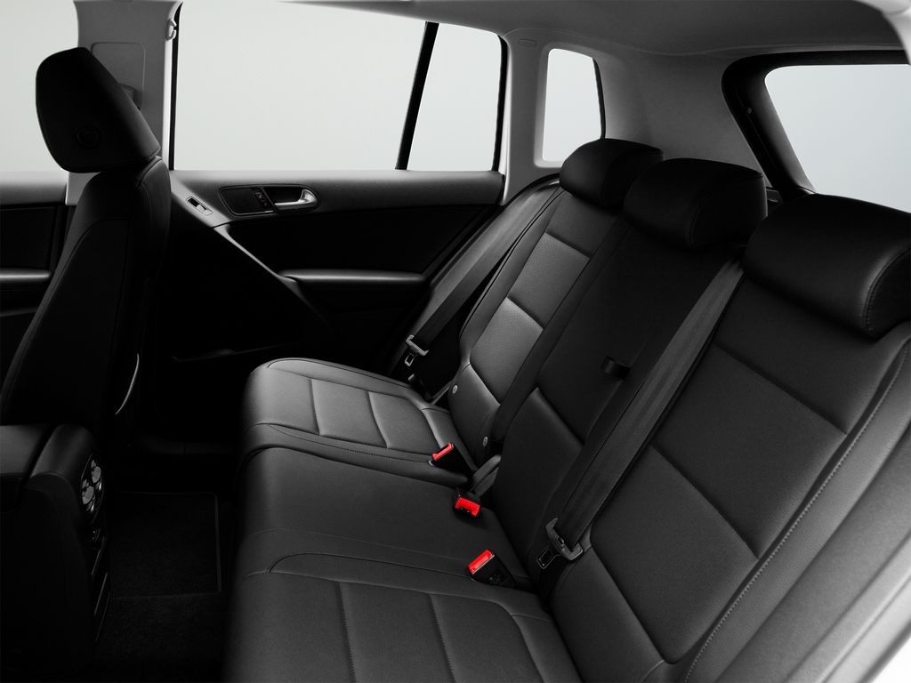 Used 2011 White Volkswagen S image 17