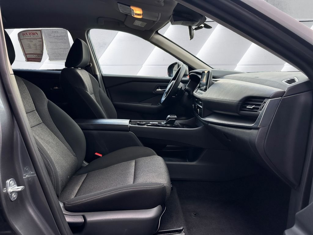 Used 2024 Gray Nissan SV image 13