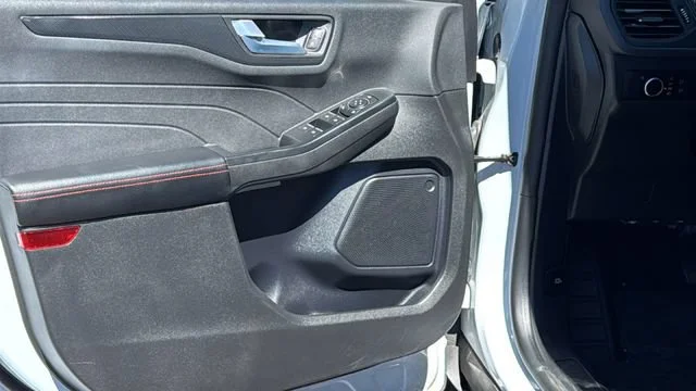 2025 Ford Escape ST-Line - Photo 23