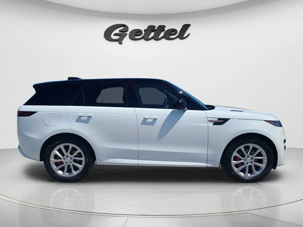 Used 2023 White Land Rover SE Dynamic image 4