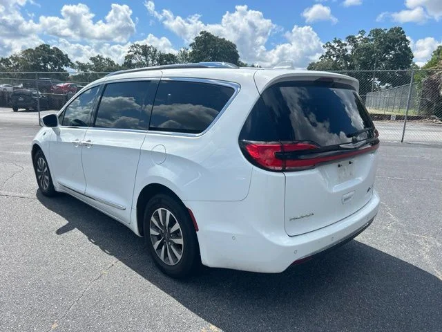 Used 2021 White Chrysler Limited image 3