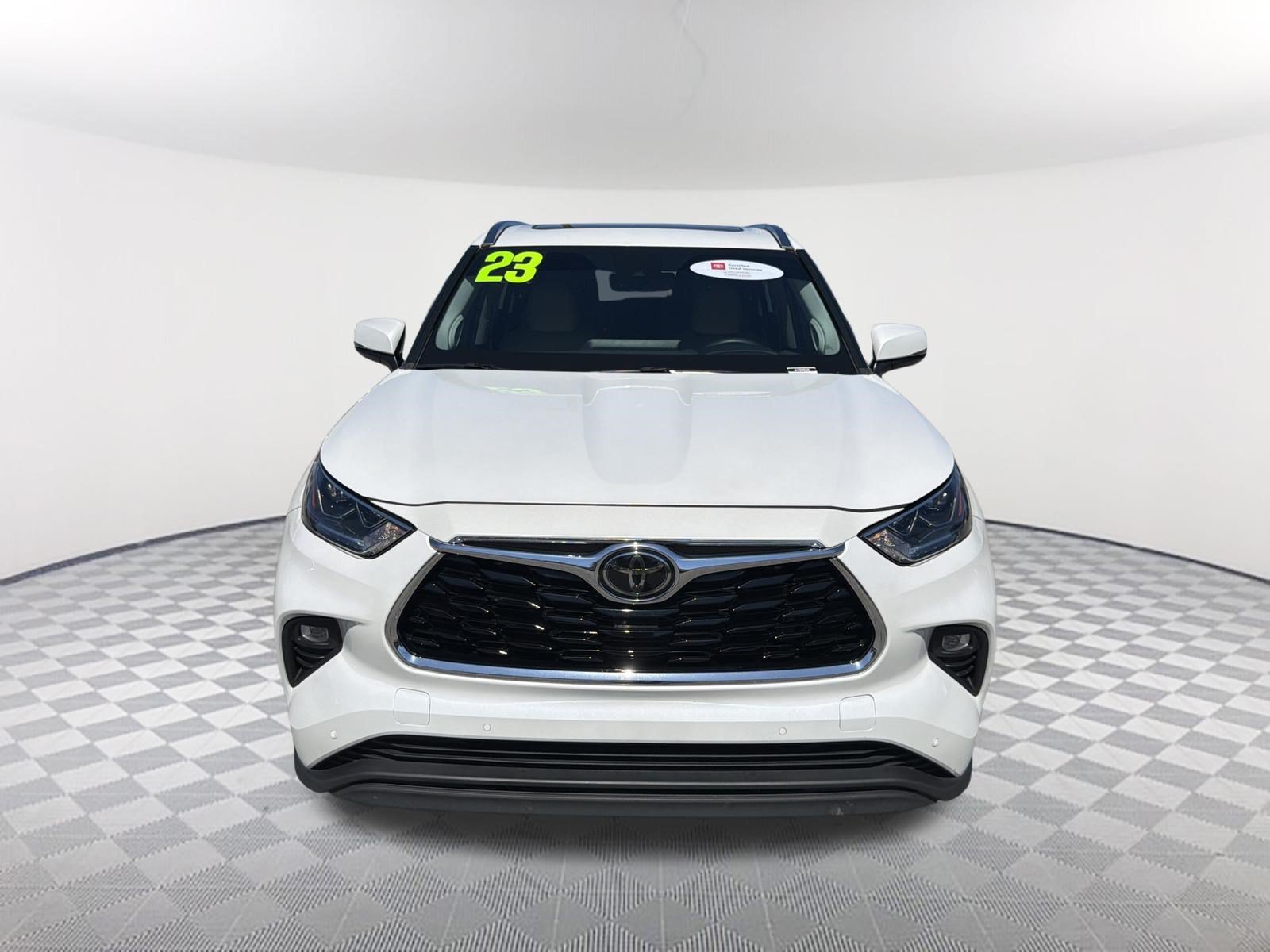 Used 2023 Wind Chill Pearl Toyota Limited image 2