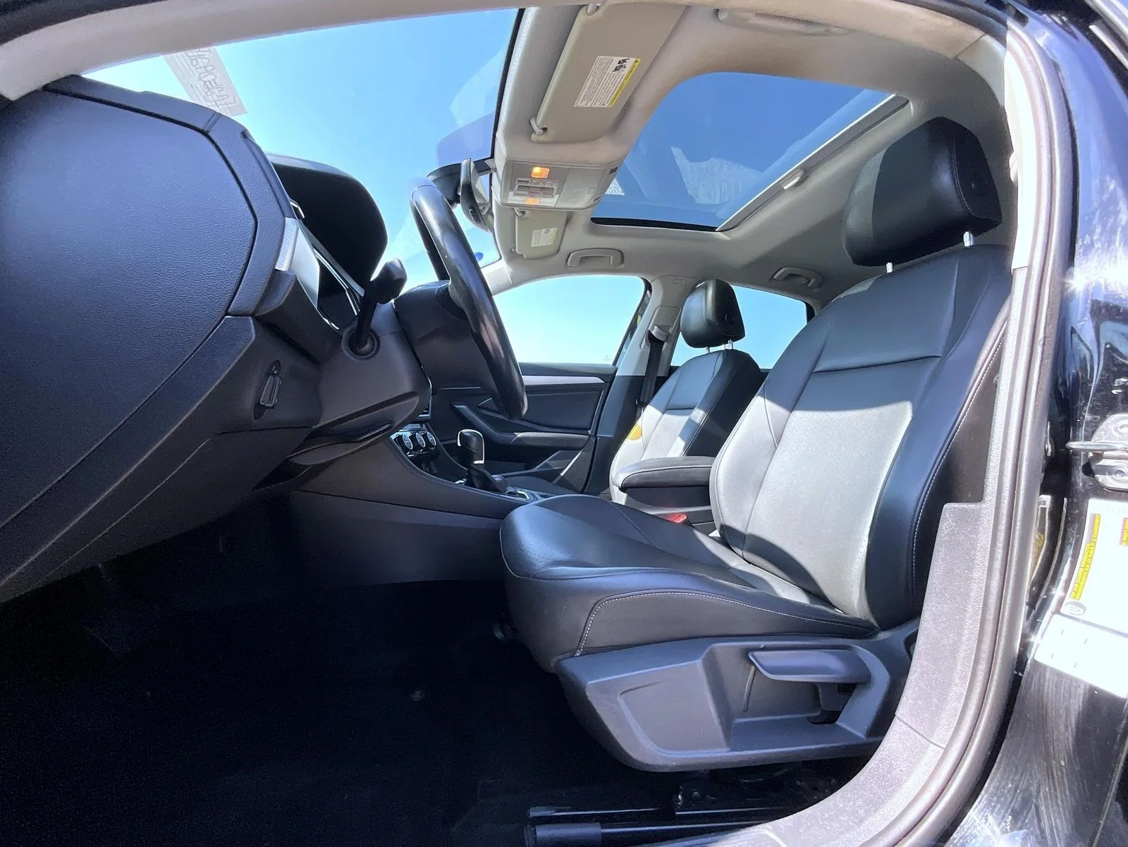 Used 2019 Black Volkswagen 1.4T SE image 11
