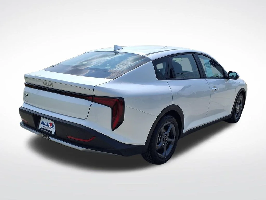 Used 2025 White Kia LXS image 9