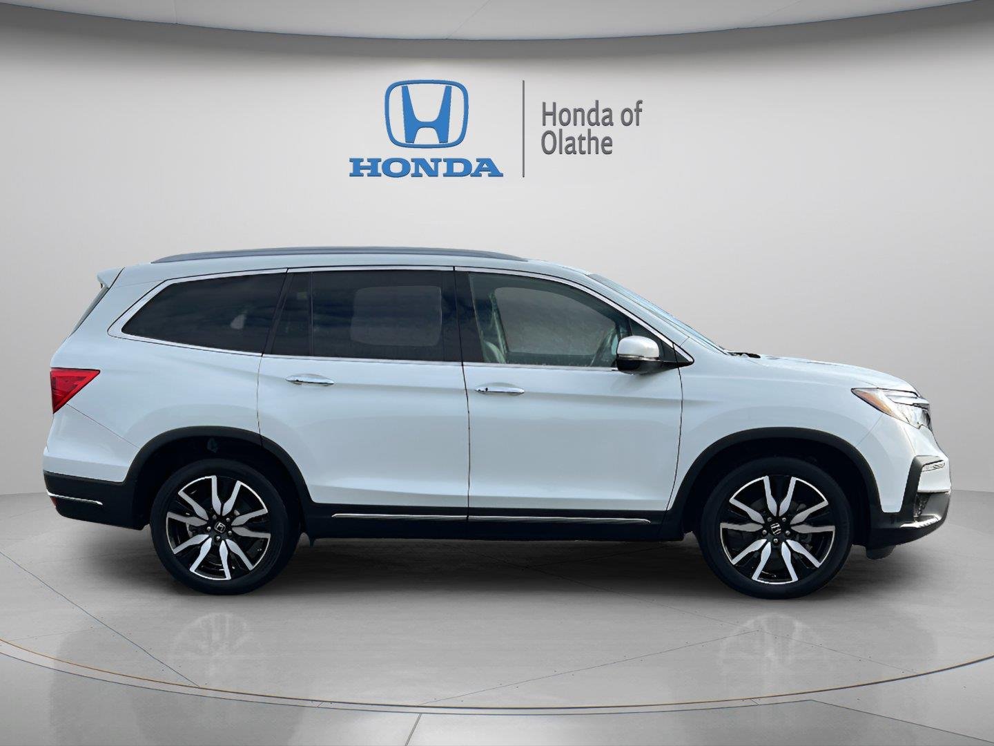 Certified 2021 Honda Pilot Touring with VIN 5FNYF6H63MB092452 for sale in Kansas City