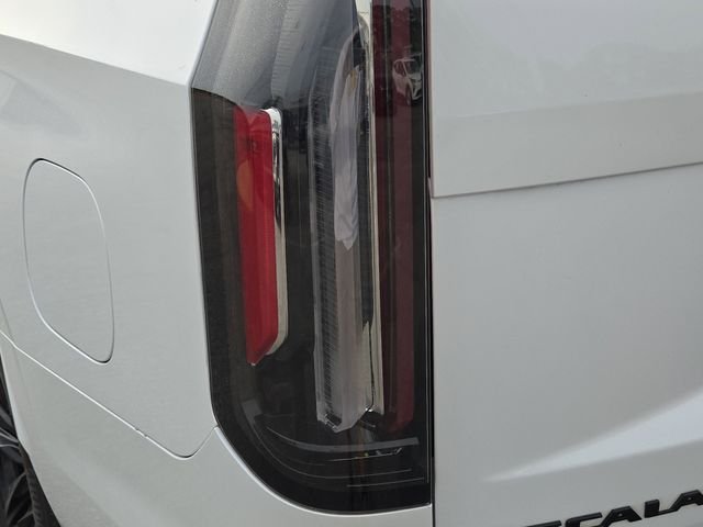 Used 2022 White Cadillac Sport Platinum image 12