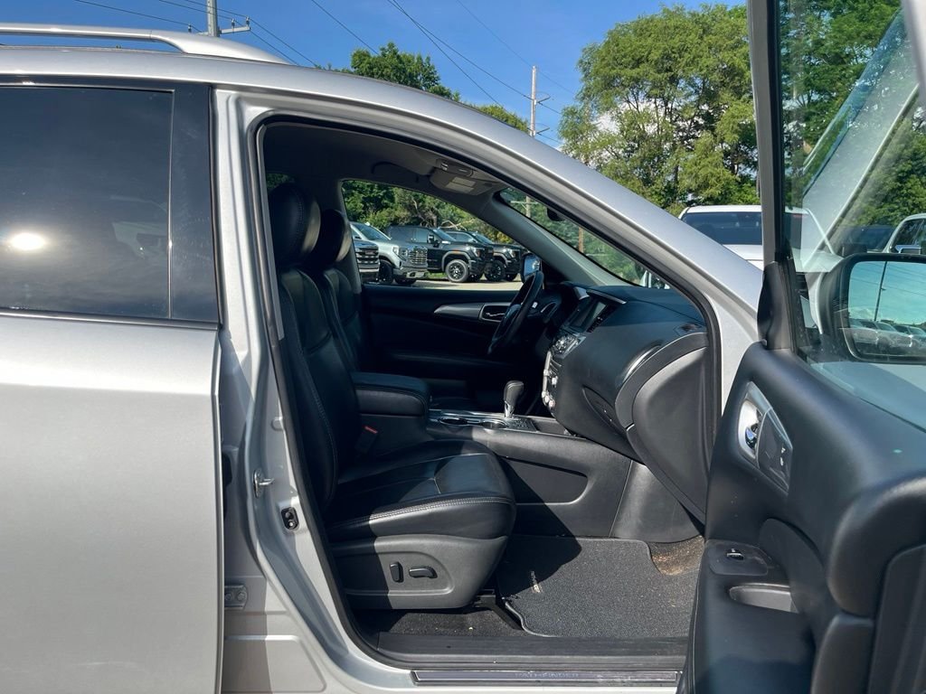 Used 2020 Brilliant Silver Metallic Nissan SL image 35