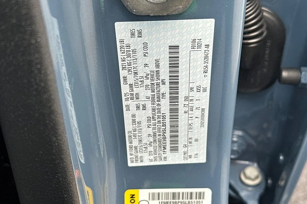 New 2025 Azure Gray Metallic Ford Badlands image 28