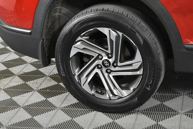 Used 2023 Red Hyundai SE image 12