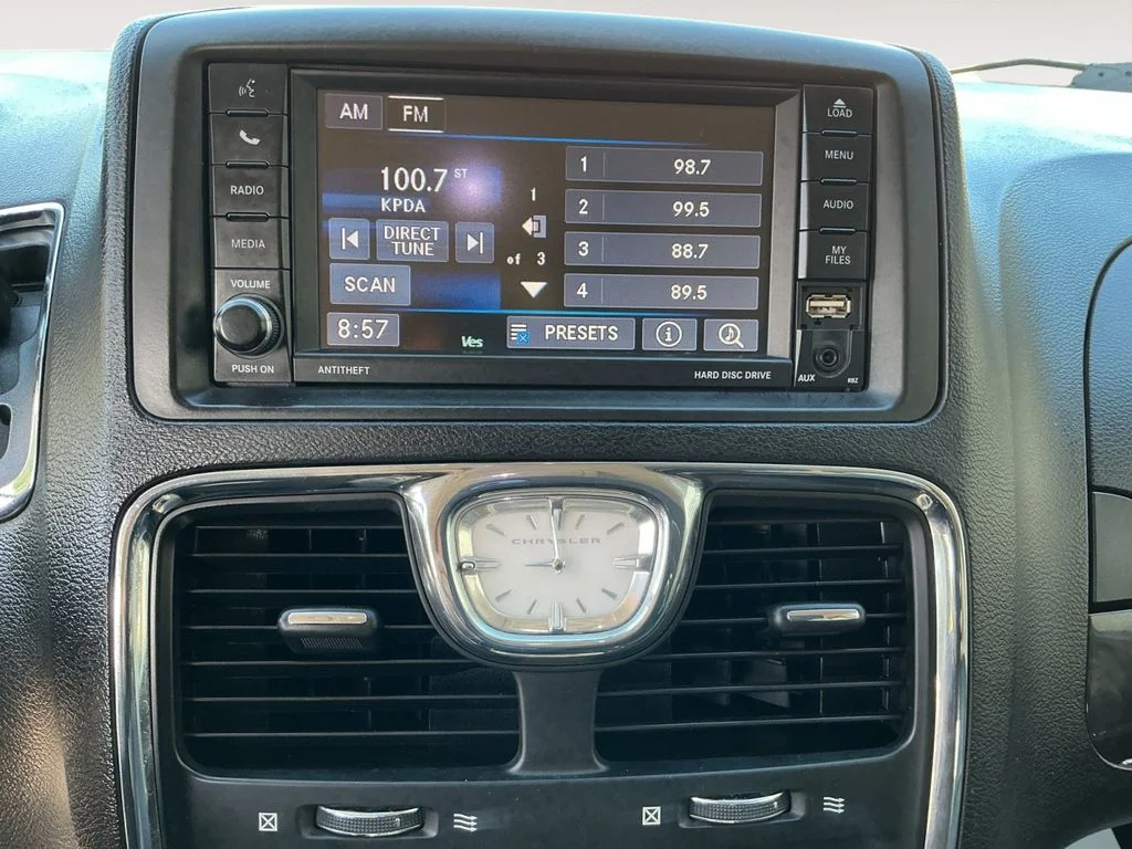 Used 2016 Silver Chrysler Touring image 15