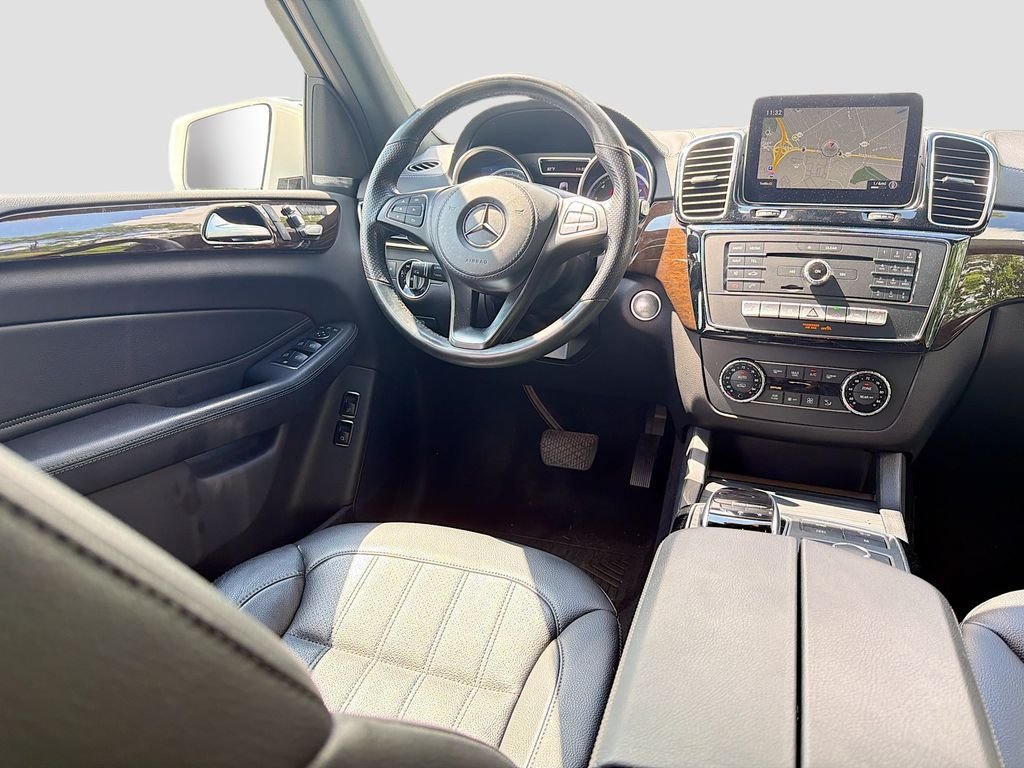 Used 2019 Polar White Mercedes-Benz 450 4MATIC® image 21