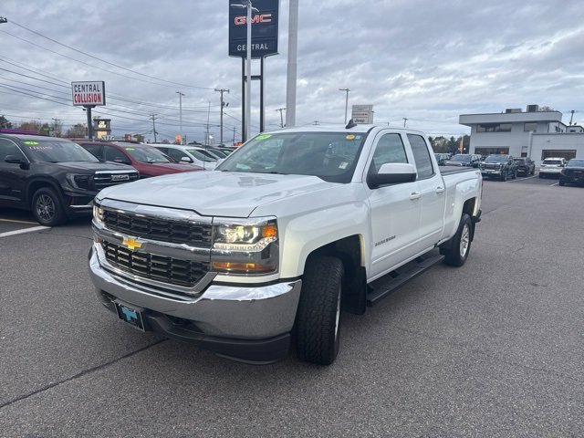 2019 Chevrolet Silverado LT photo 2