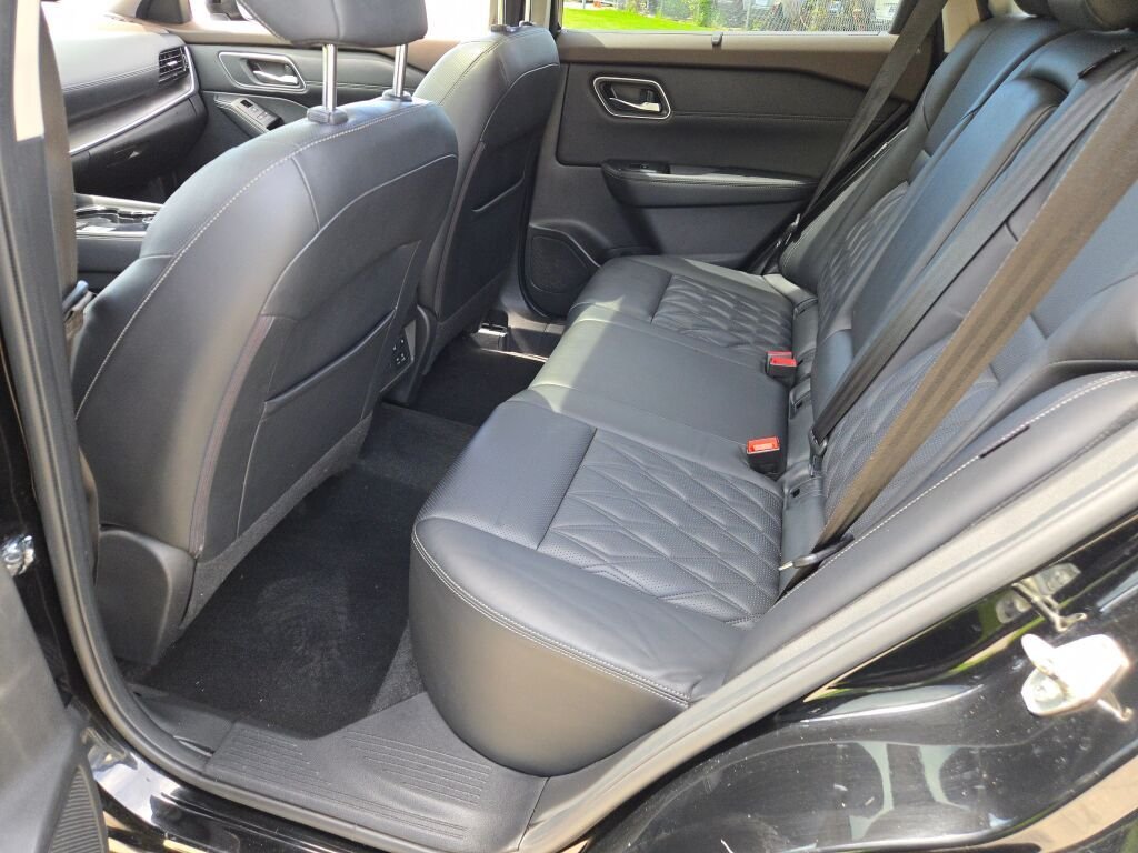 Used 2021  Nissan Platinum image 20