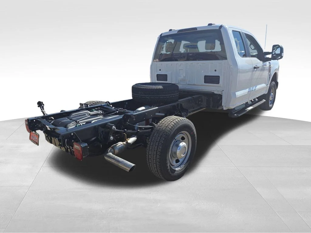 New 2026 Oxford White Ford F-350® XL image 7