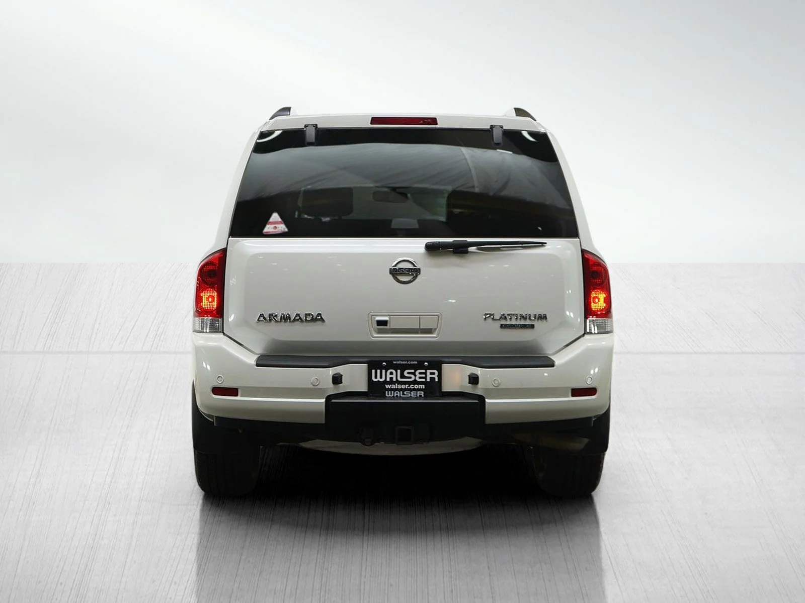 Used 2014 Pearl White Nissan Platinum image 5