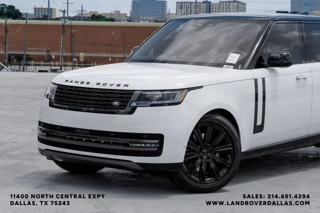 New 2026 Fuji White Land Rover SE image 3