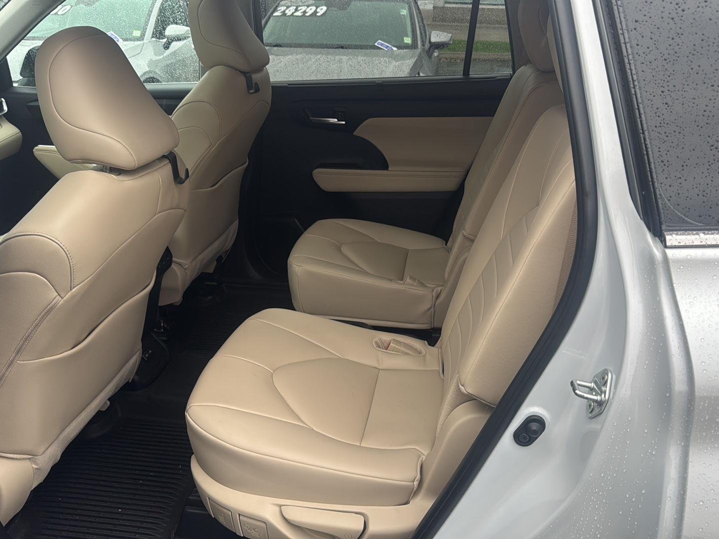 Used 2024 Wind Chill Pearl Toyota XLE image 24