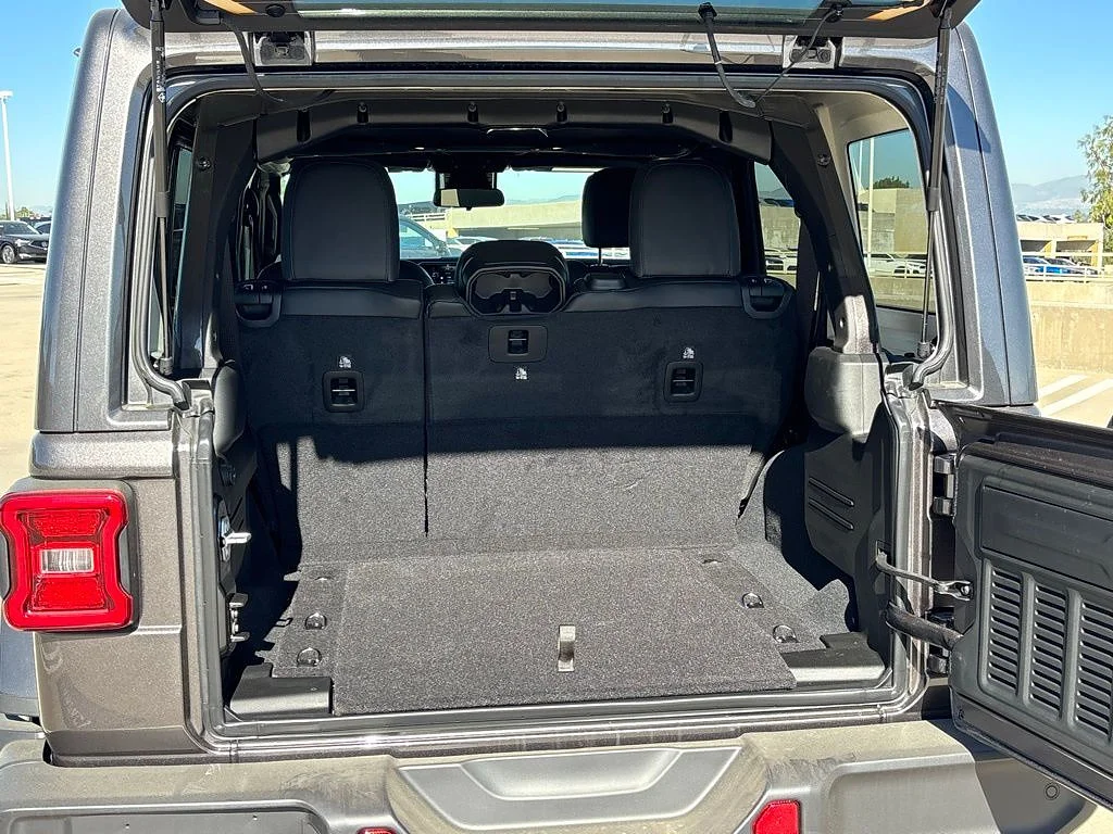 2025 Jeep Wrangler 4-Door Sahara - Photo 22