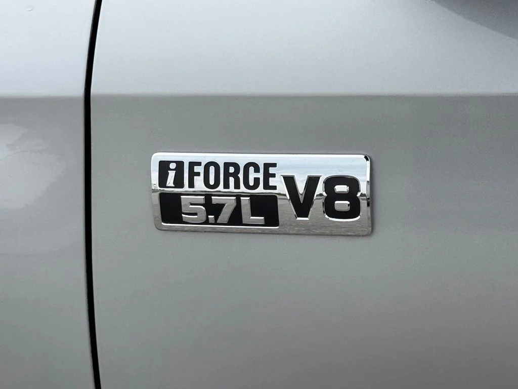 Used 2018 Silver Toyota SR5 image 28
