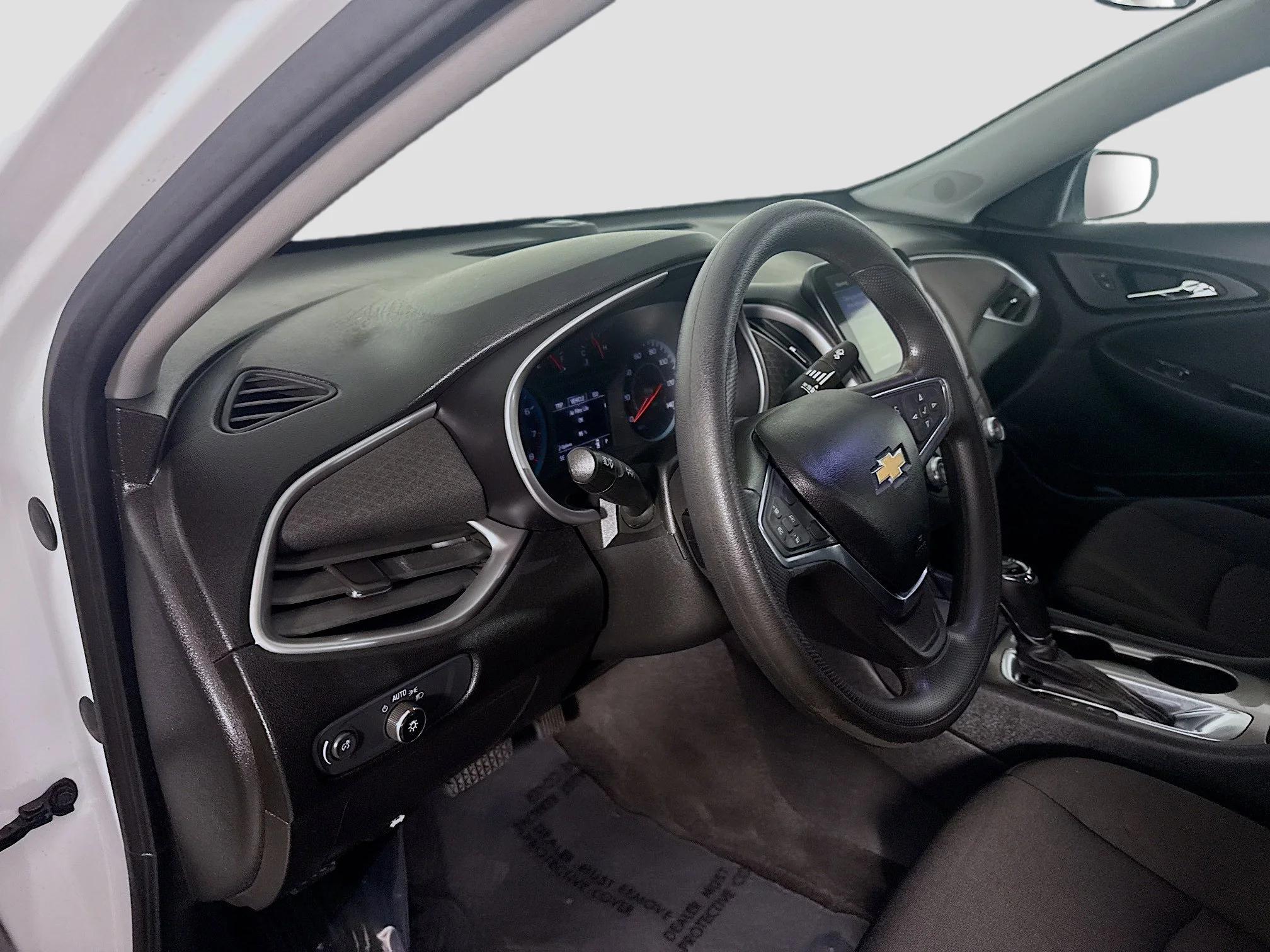Used 2019 Summit White Chevrolet LS image 19