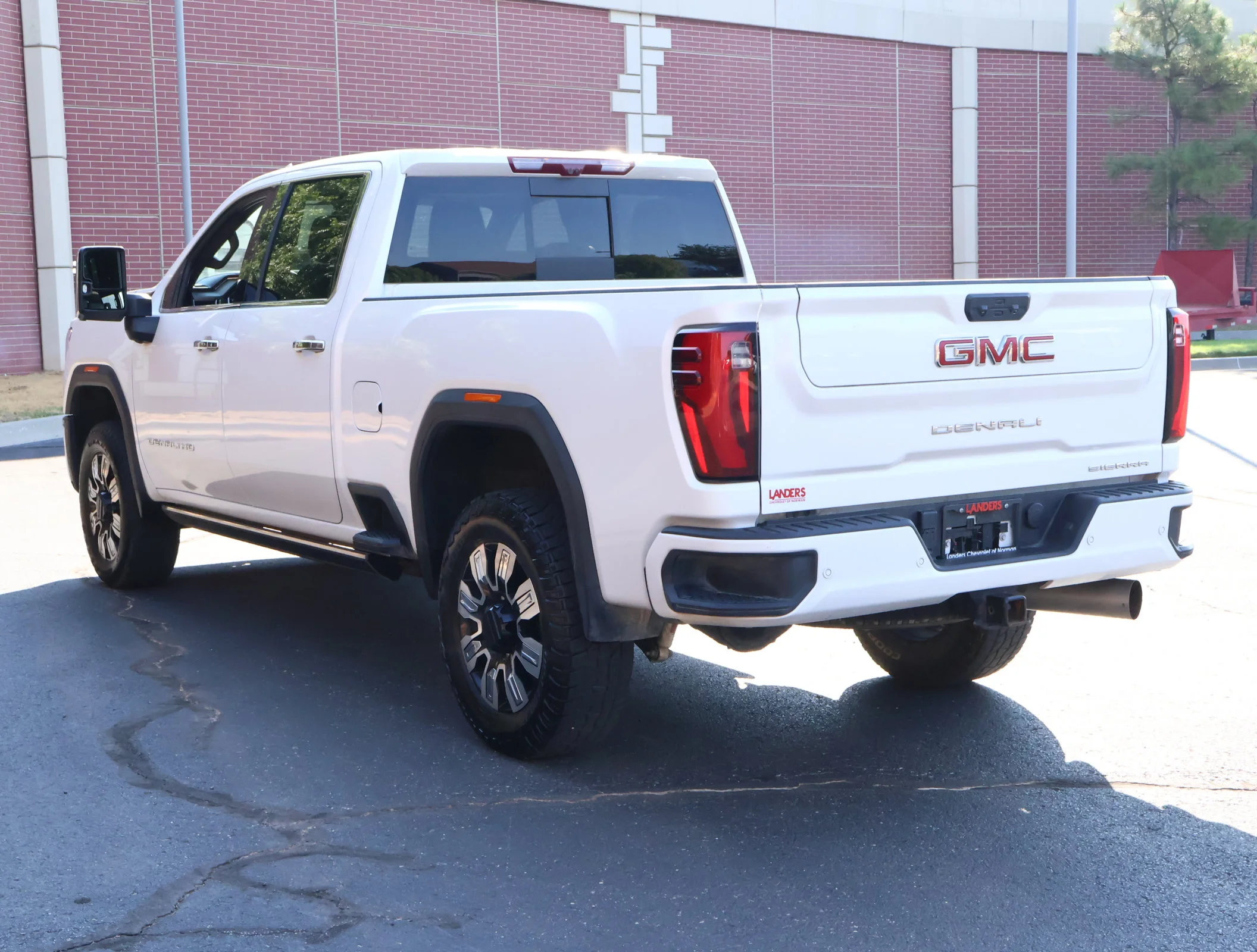 Used 2025 White Frost Tricoat GMC Denali image 7