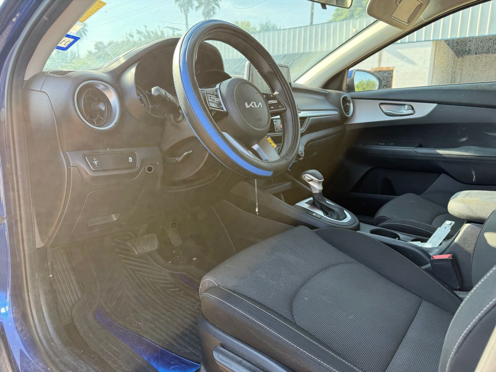 Used 2023 Blue Kia LXS image 10