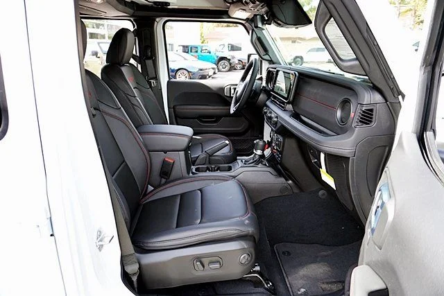 New 2026 Bright White Clear-Coat Exterior Paint Jeep Rubicon X image 17