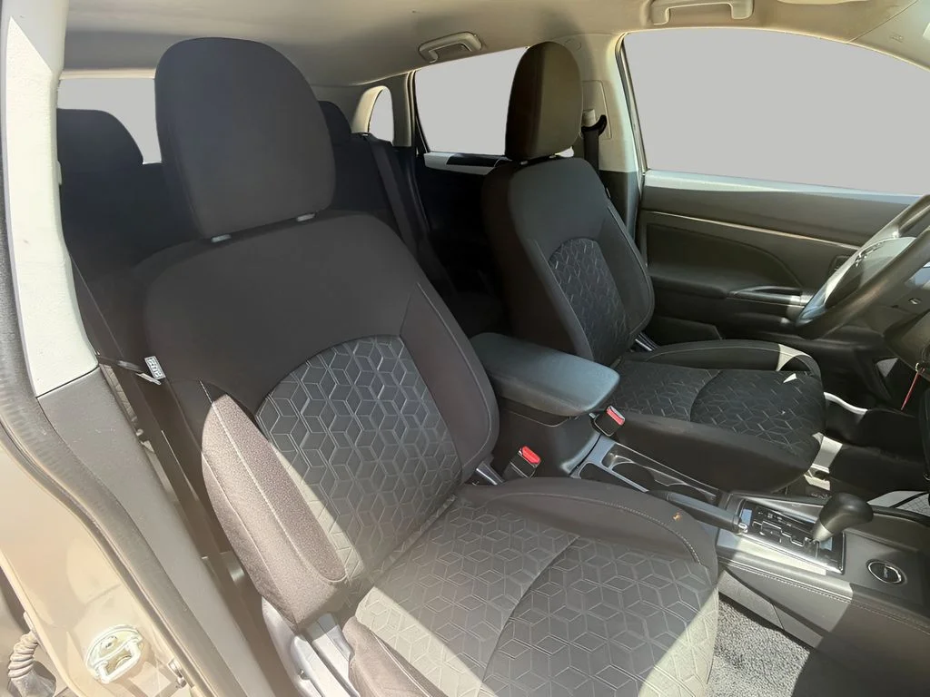 Used 2024 Silver Mitsubishi 2.0 ES image 10