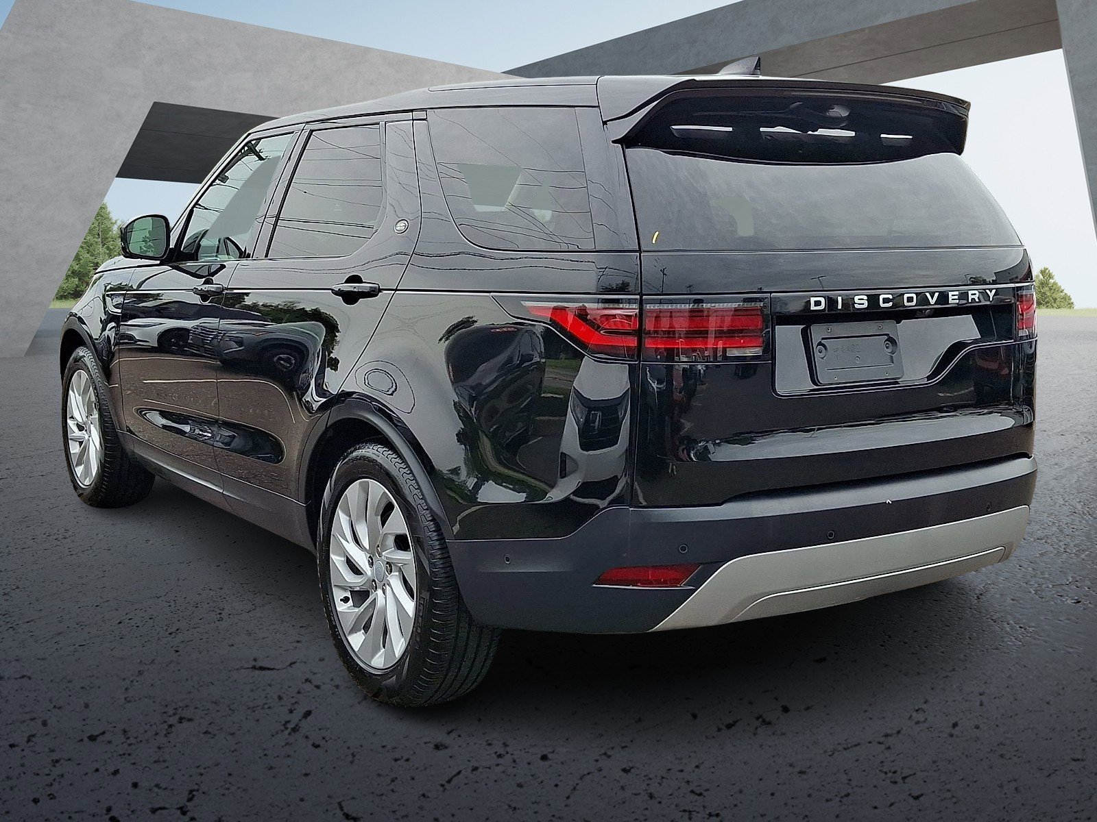 Used 2025 Black Land Rover S image 3