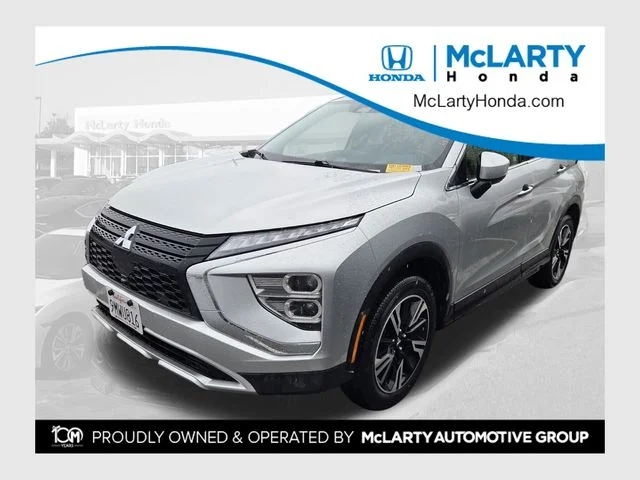 Used 2024 Silver Mitsubishi SE image 1