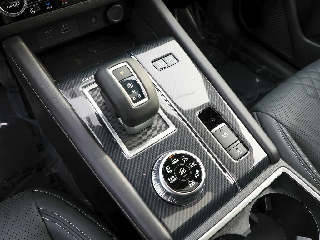 New 2025 Black Mitsubishi SEL image 16