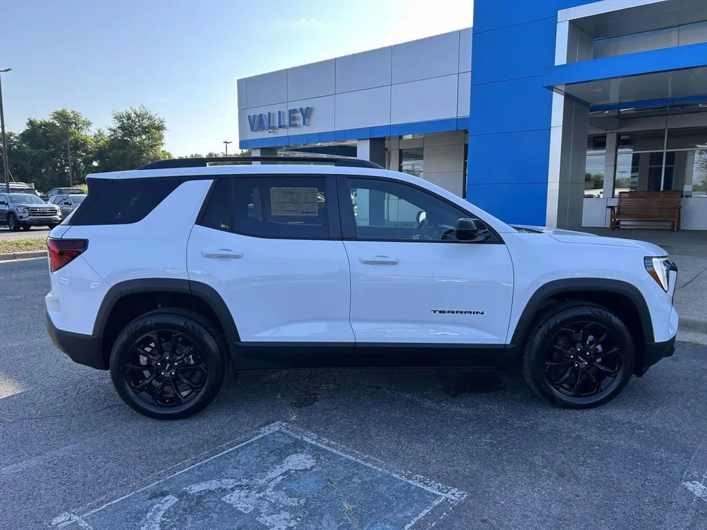New 2027 Summit White GMC Elevation image 2