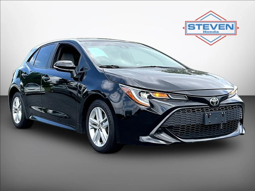 Used 2019 Midnight Black Metallic Toyota SE image 1