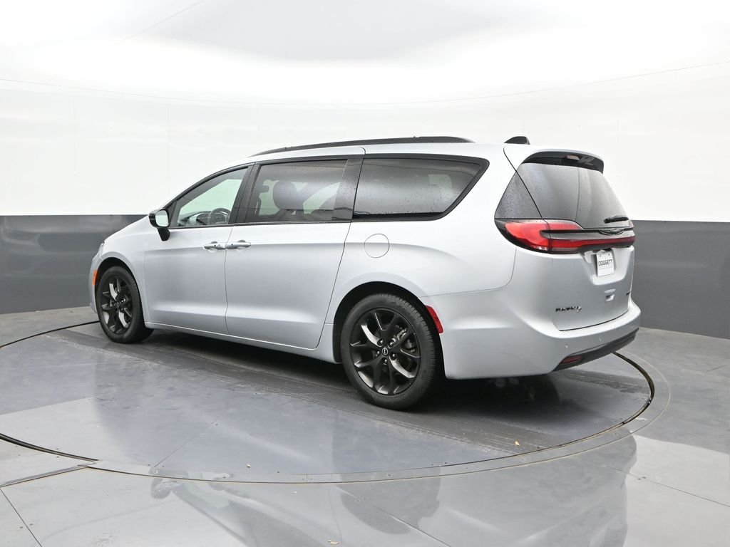 Used 2026 Silver Chrysler Limited image 5