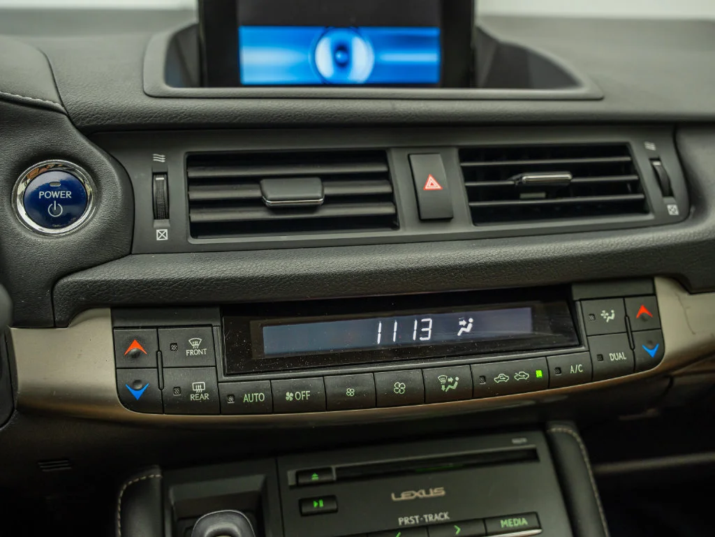 Used 2014 Pearl Lexus 200h image 34