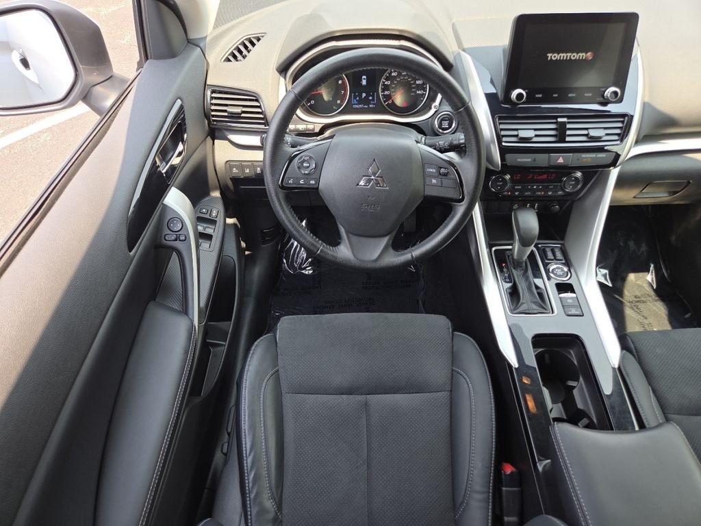 Used 2023 White Diamond Mitsubishi SE image 28