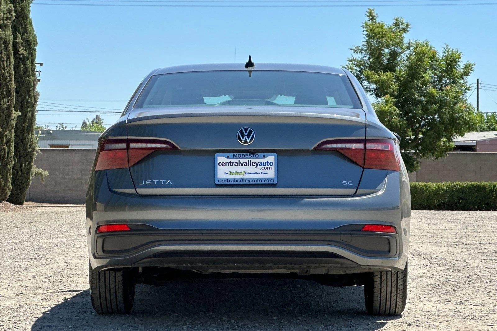 Used 2024 Platinum Gray Metallic Volkswagen SE image 5