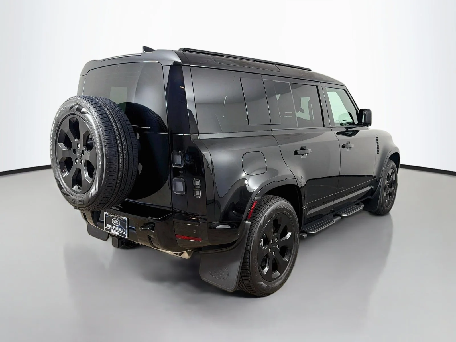 New 2026 Santorini Black Land Rover X-Dynamic SE image 5