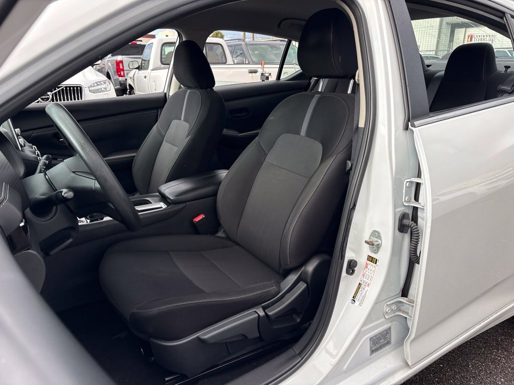 Used 2025 White Nissan SV image 9