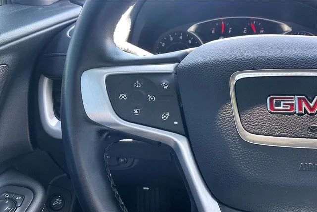 Used 2024 White GMC SLT image 20