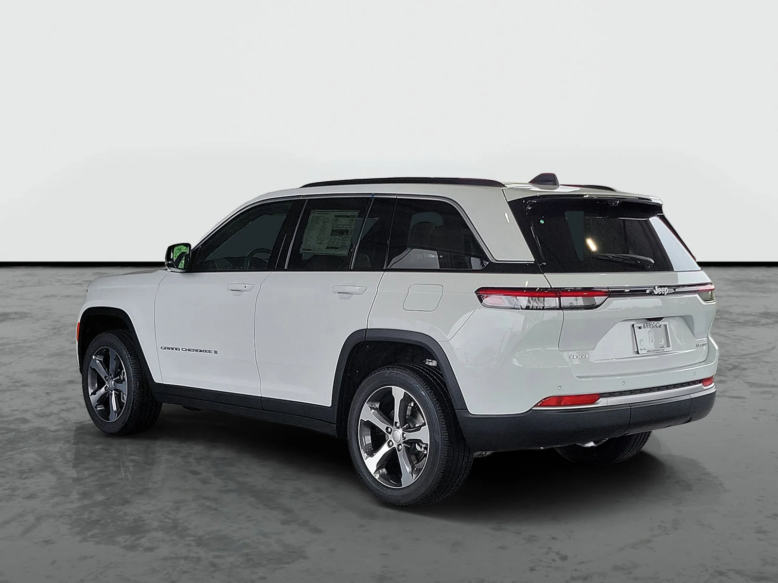 New 2026 Bright White Clear-Coat Exterior Paint Jeep Limited image 2