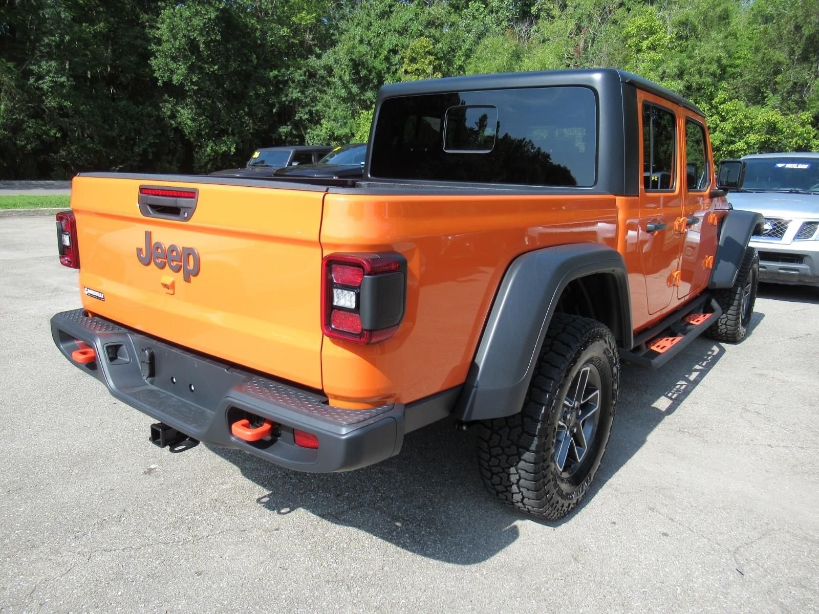 Used 2025  Jeep Mojave image 8