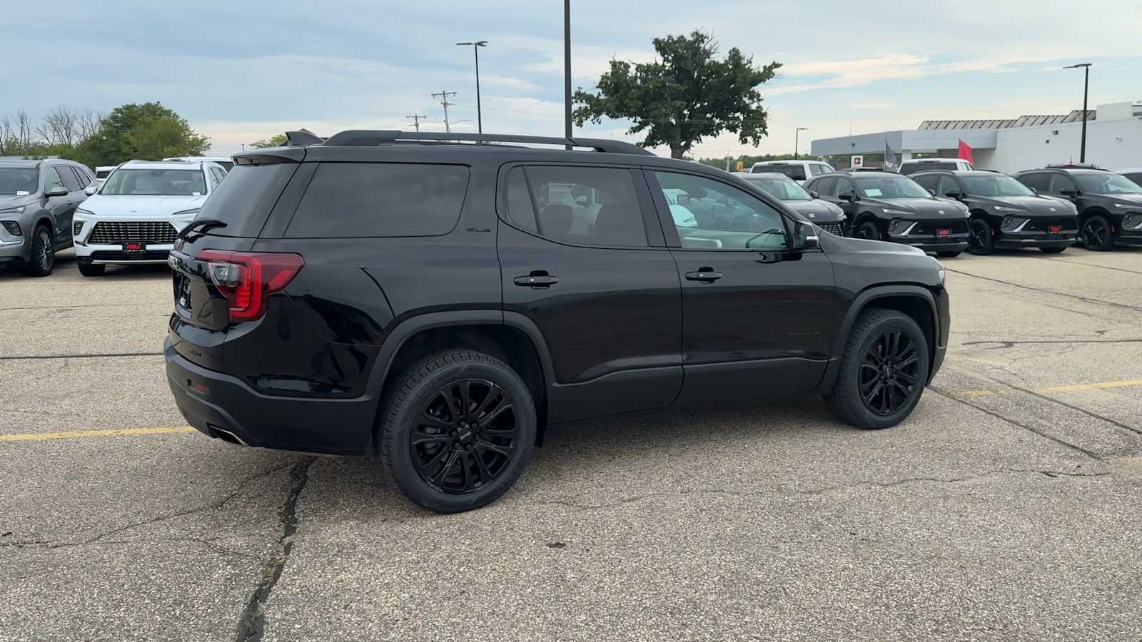 2023 GMC Acadia SLE - Photo 15