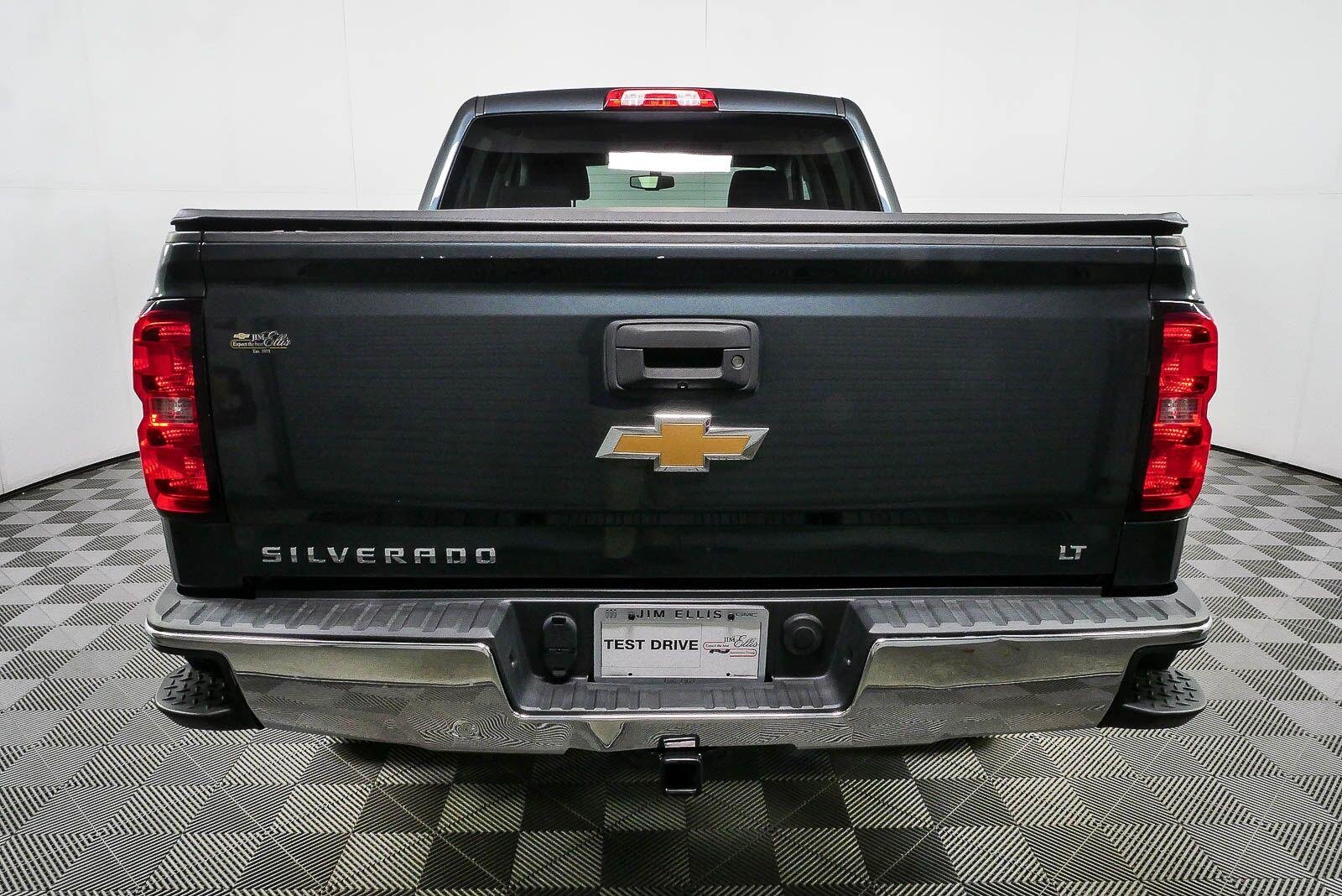 Used 2017 GRAPHITE METALLIC Chevrolet LT image 27