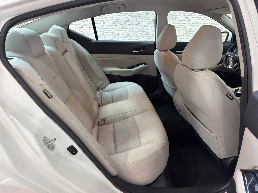 Used 2021 White Nissan 2.5 SV image 12