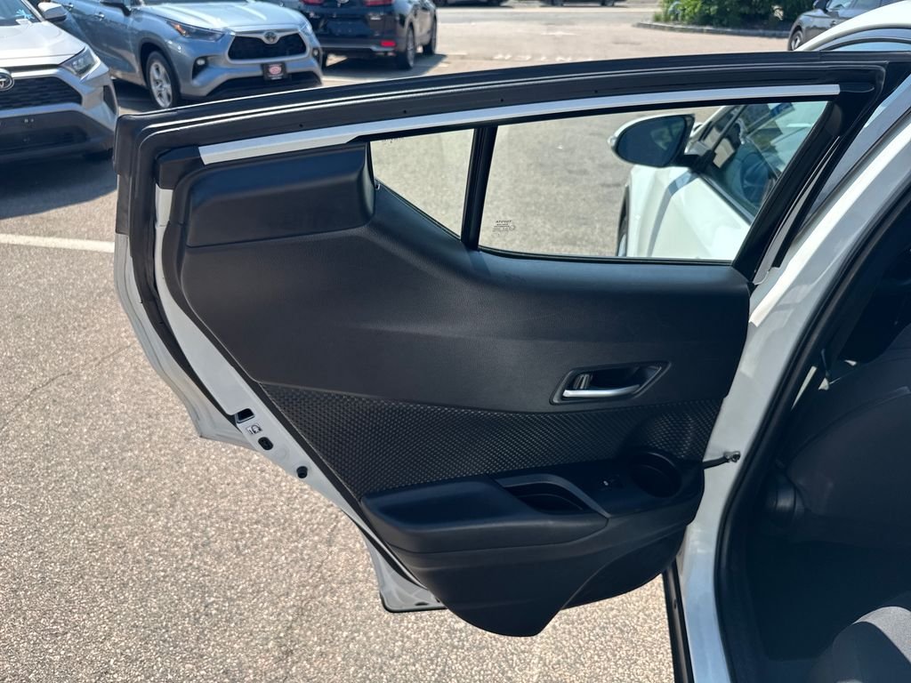 Used 2019 White Toyota LE image 36