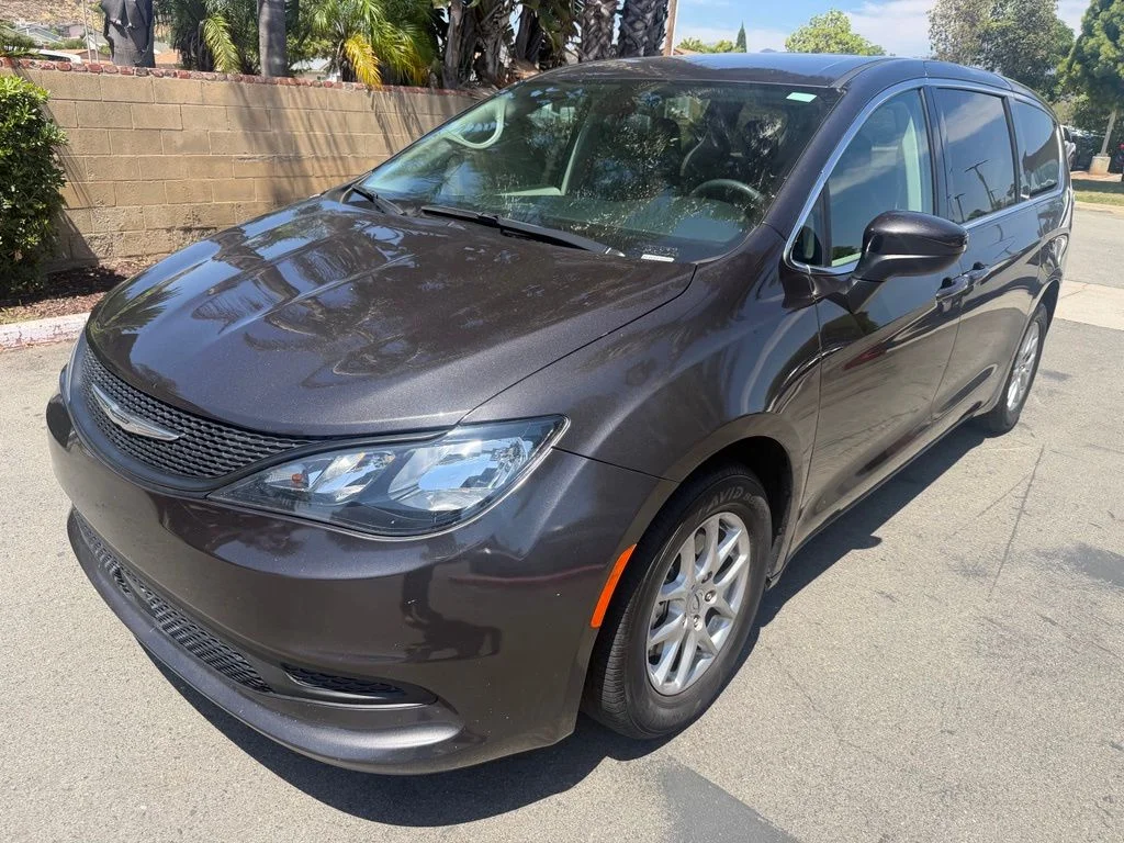Used 2022 Gray Chrysler LX image 4