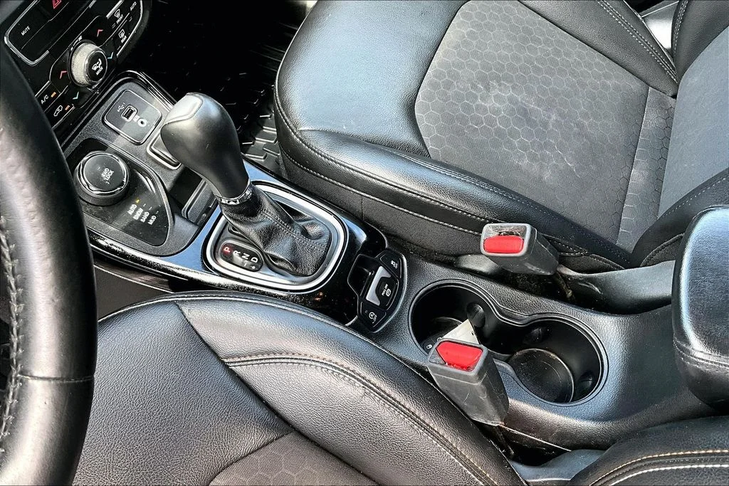 Certified Used 2019 White Jeep Latitude image 18
