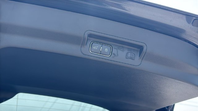 Used 2024 Blue Ford XLT image 16