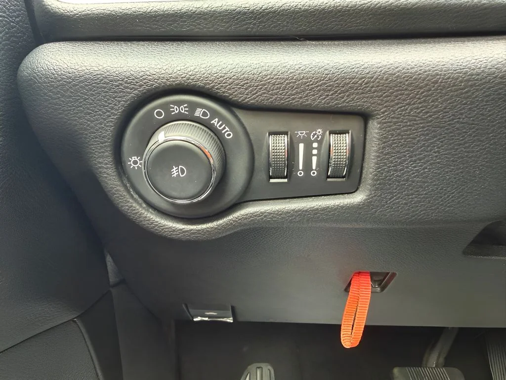 Used 2020 Black Chrysler Touring L image 26